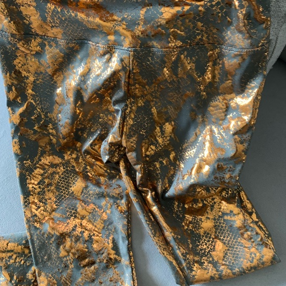 Brand new snake print leggings - Picture 4 of 6